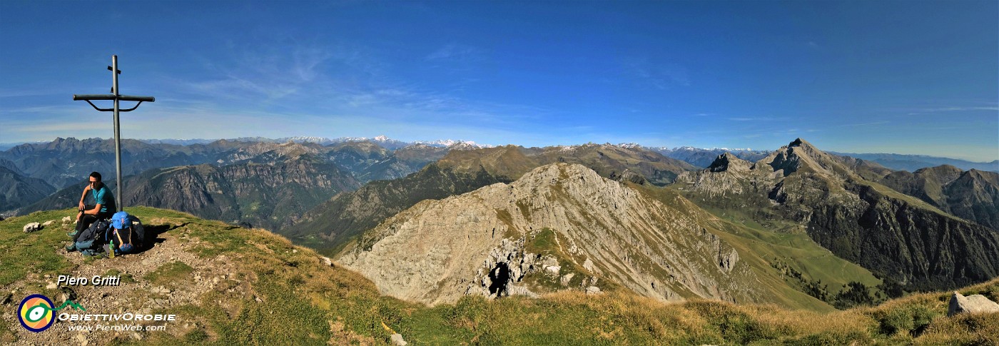 43 Splendida vista panoramica da Cima Menna (2300 m).jpg